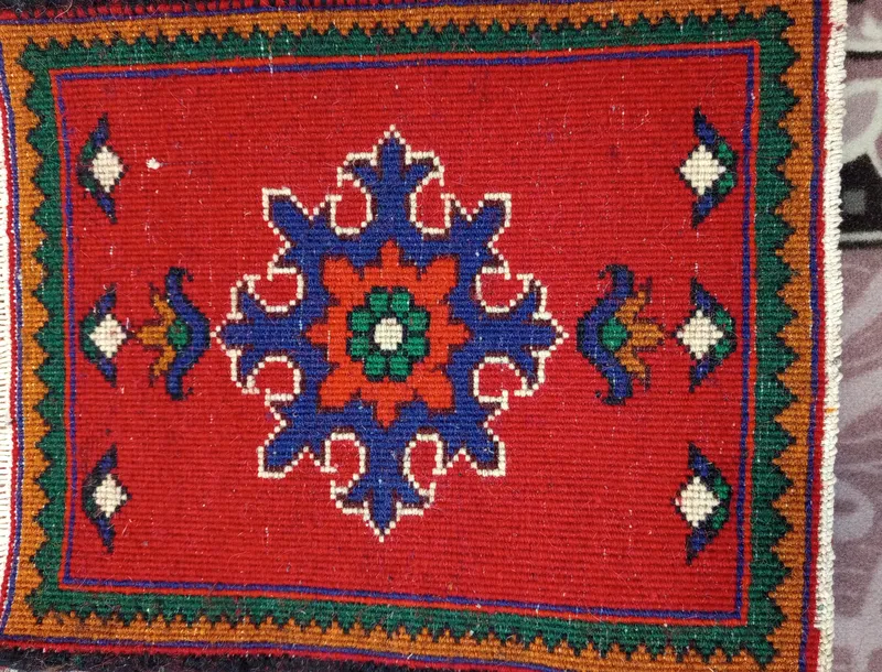 فرش دست بافت صندلی(بهترین و ارزانترین فرش دست بافت)ما می خواهیم همیشه در کنار شما باشیم gallery2